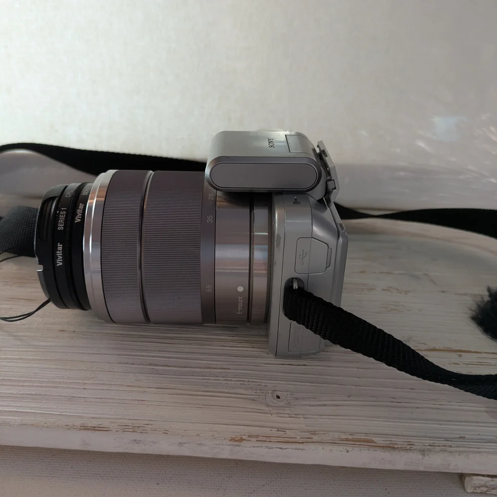 Sony NEX-3 Silver Camera with 16mm Lens